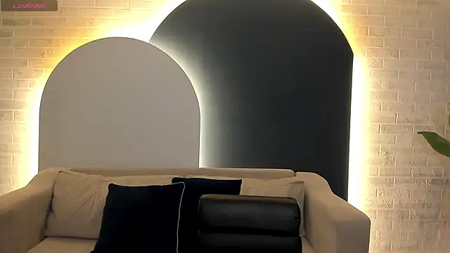 MaiaCollins online show from 11/23/25, 04:40