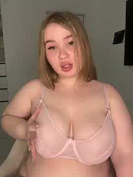 Snapshot of Amy_Sky_ chatting on 02/12/26, 06:36 Amy Sky online show from 02/12/26, 06:36