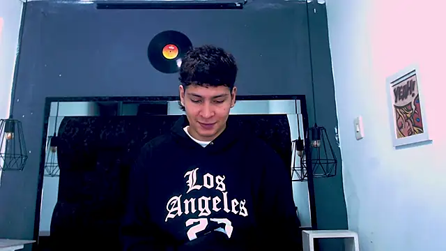 Snapshot of Jhojan_twink chatting on 03/20/26, 05:12 Jhojan twink online show from 03/20/26, 05:12