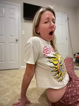 LittleMsMILF online show from 02/24/26, 06:55