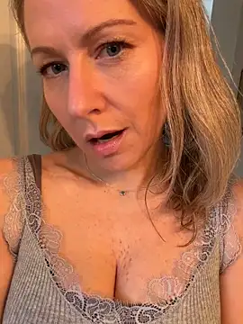 LittleMsMILF online show from 03/09/26, 06:45