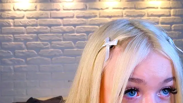 minigirl online show from 03/18/25, 04:04