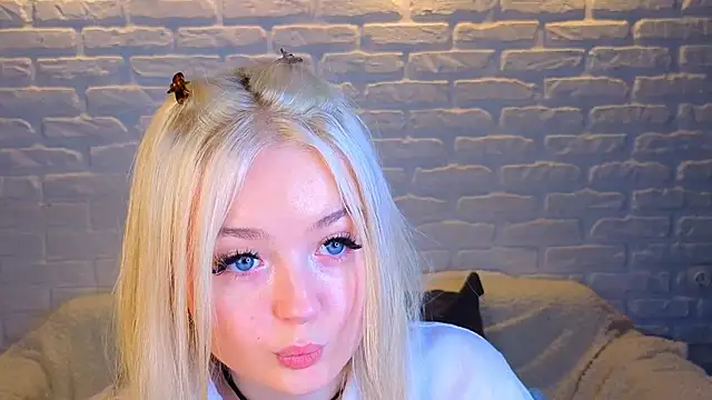 minigirl online show from 03/19/25, 10:11