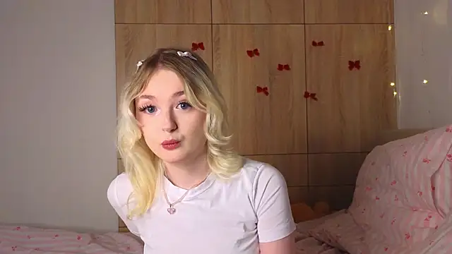 minigirl online show from 02/18/26, 04:14