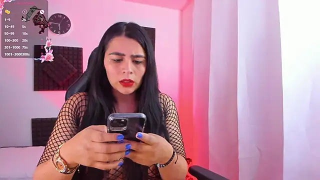 hannarusso online show from 10/30/25, 10:43