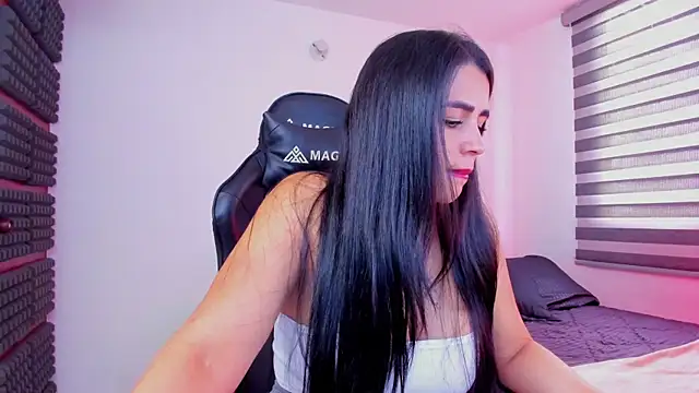 Snapshot of hannarusso chatting on 02/05/26, 10:03 hannarusso online show from 02/05/26, 10:03