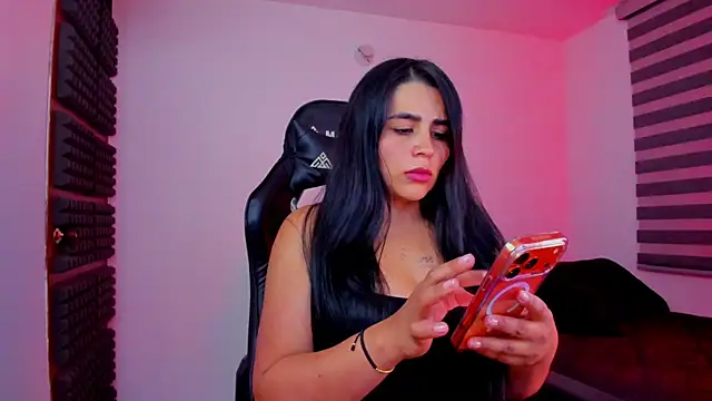 Snapshot of hannarusso chatting on 02/06/26, 11:52 hannarusso online show from 02/06/26, 11:52