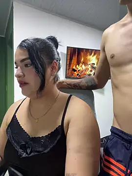 pareja curiosa19 online show from 05/16/26, 10:08