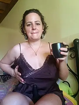 Snapshot of emiliemilf chatting on 06/18/26, 08:35 emiliemilf online show from 06/18/26, 08:35