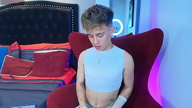 LiamWildx20 online show from 09/26/25, 04:38