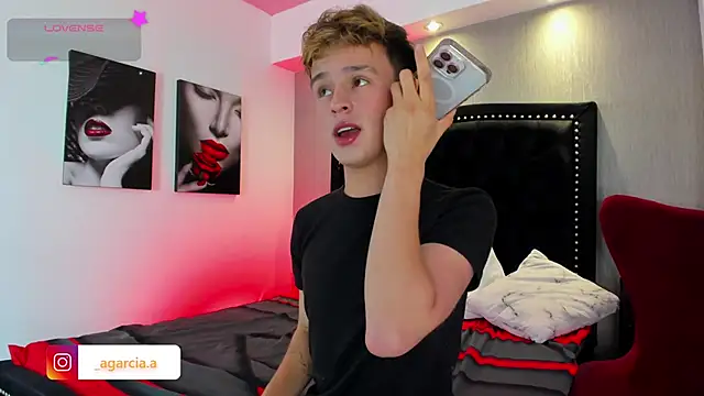 Snapshot of LiamWildx20 chatting on 02/19/26, 05:03 LiamWildx20 online show from 02/19/26, 05:03