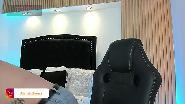 Snapshot of LiamWildx20 chatting on 07/19/26, 04:38 LiamWildx20 online show from 07/19/26, 04:38