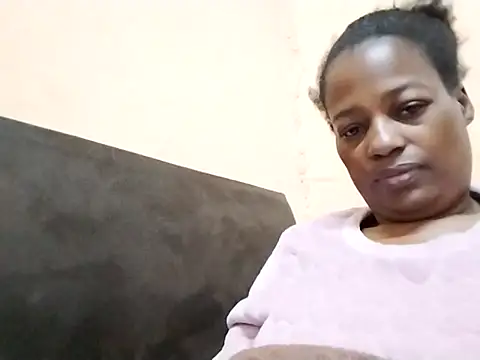 Snapshot of sexylira chatting on 06/18/26, 02:21 sexylira online show from 06/18/26, 02:21