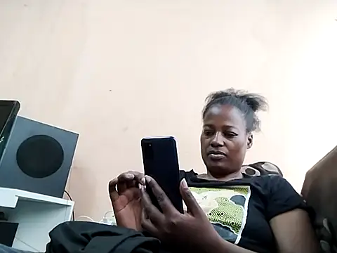 Snapshot of sexylira chatting on 06/19/26, 01:48 sexylira online show from 06/19/26, 01:48