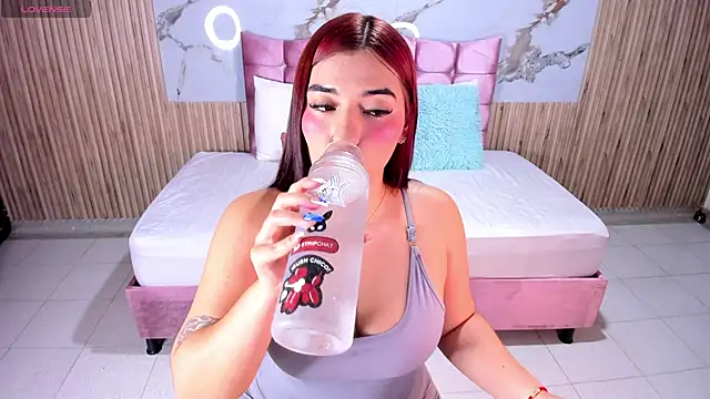 Nicolee19 online show from 05/23/26, 11:03