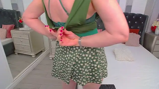 SuzzySun online show from 01/14/26, 01:50