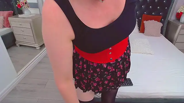 Snapshot of SuzzySun chatting on 01/16/26, 02:10 SuzzySun online show from 01/16/26, 02:10