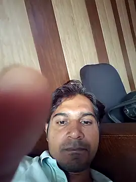 Snapshot of johnny8731 chatting on 10/22/25, 04:57 johnny8731 online show from 10/22/25, 04:57