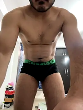 Guccilonda17 online show from 11/30/25, 07:56