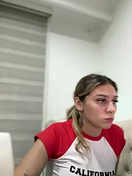 Snapshot of aliisonn__parker26 chatting on 03/17/25, 10:17 aliisonn parker26 online show from 03/17/25, 10:17