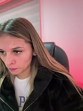 Snapshot of aliisonn__parker26 chatting on 03/19/25, 10:31 aliisonn parker26 online show from 03/19/25, 10:31