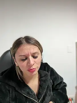 Snapshot of aliisonn__parker26 chatting on 03/21/25, 05:32 aliisonn parker26 online show from 03/21/25, 05:32