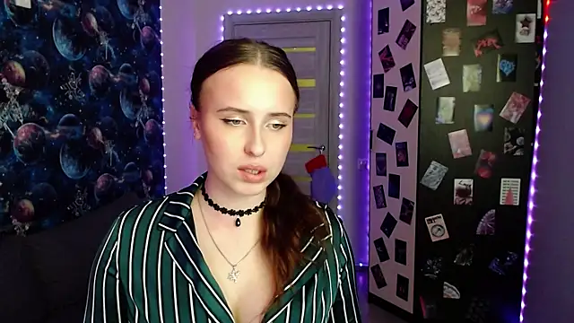 BarbiePieer online show from 12/22/25, 06:49