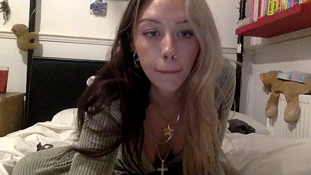 Snapshot of baddieinabenz chatting on 10/14/25, 10:43 baddieinabenz online show from 10/14/25, 10:43