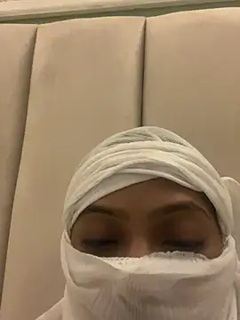 Nia-Stream online show from 04/22/26, 07:15