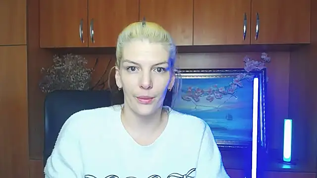 VanessaRey  online show from 04/08/26, 07:08