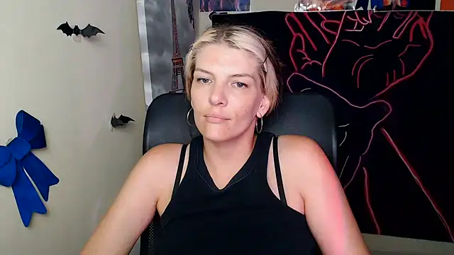 Snapshot of VanessaRey_ chatting on 07/20/26, 10:39 VanessaRey online show from 07/20/26, 10:39