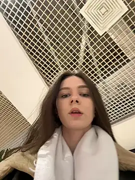 MilaBee online show from 03/22/25, 08:51