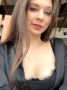 MilaBee online show from 10/31/25, 08:59