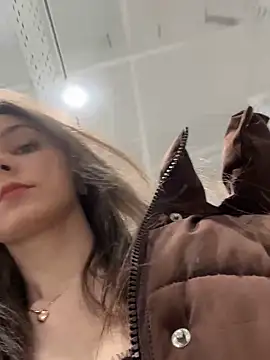 MilaBee online show from 11/30/25, 03:43