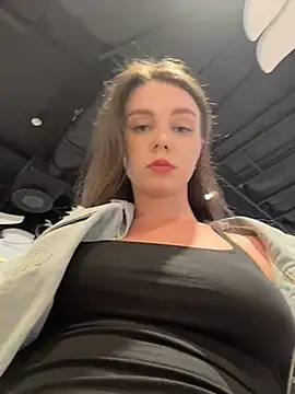 Snapshot of MilaBee chatting on 07/25/26, 04:37 MilaBee online show from 07/25/26, 04:37