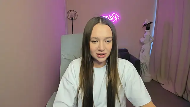 LynnaCurvin online show from 03/19/25, 12:12