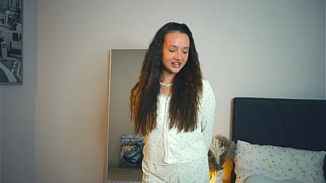 LynnaCurvin online show from 03/21/25, 06:05