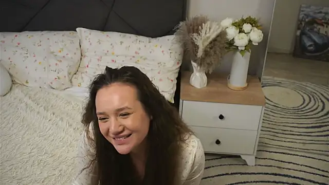 LynnaCurvin online show from 03/22/25, 01:30