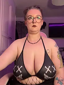 Snapshot of Ms_Lunar-Lust chatting on 10/16/25, 04:19 Ms Lunar-Lust online show from 10/16/25, 04:19