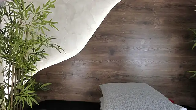 mia lacy  online show from 11/28/25, 08:00