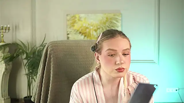 Jes Solar online show from 06/24/26, 09:47