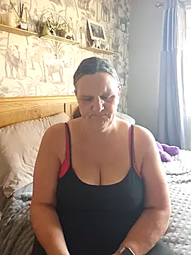 MissQueenBeex online show from 09/30/25, 01:38