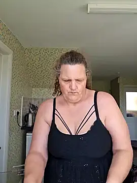 MissQueenBeex online show from 04/16/26, 12:06