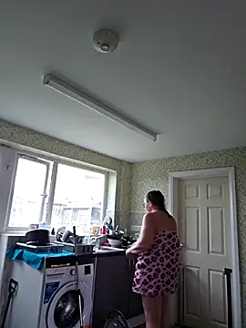 MissQueenBeex online show from 04/19/26, 06:10