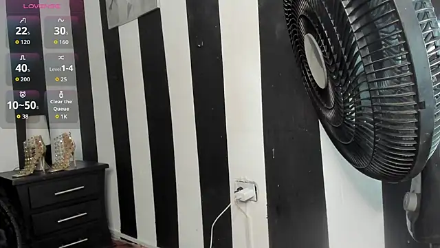 dirtyplayluna online show from 09/19/25, 04:29