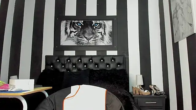dirtyplayluna online show from 10/22/25, 12:49