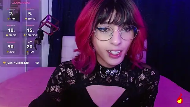 goth minerva online show from 10/21/25, 01:45