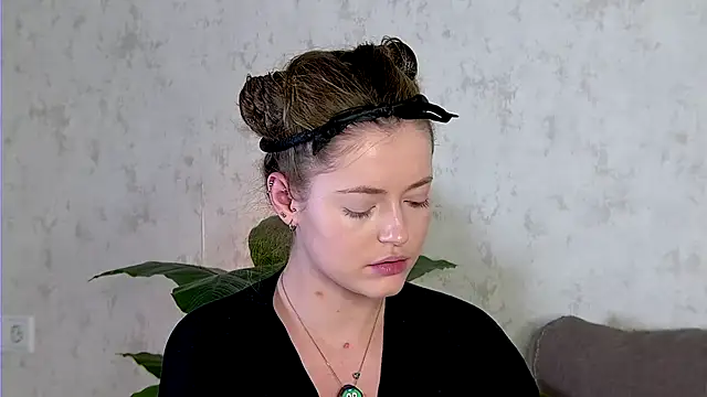 AshleyD  online show from 12/01/25, 02:16