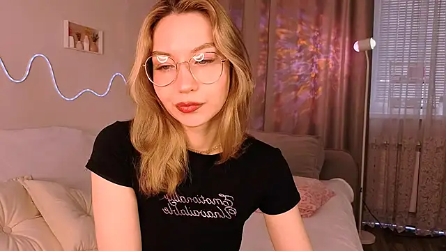 Lilo Sims online show from 10/06/25, 02:20