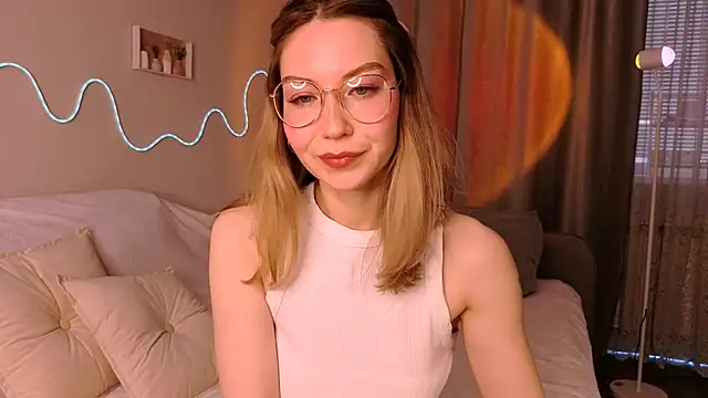 Lilo Sims online show from 10/07/25, 01:47